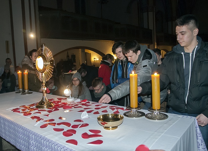 Czuwanie młodzieży w Szczecinku