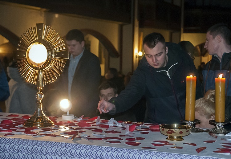 Czuwanie młodzieży w Szczecinku