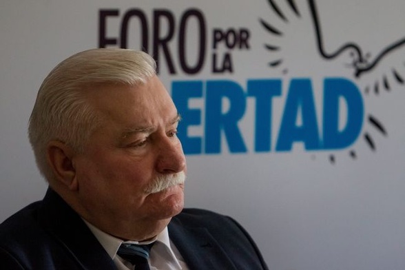 Wałęsa prosi byłych SBeków o pomoc