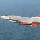 F-16 w wersji Q wygląda tak samo jak zwykły samolot, tylko kabina pilota jest pusta