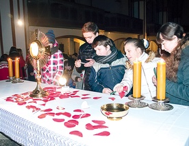  Uczestnicy czuwań deklarują, że będą realizować jeden z uczynków miłosierdzia 