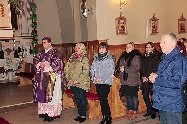 Powyżej: Spotkanie dla nauczycieli religii poprowadził bp Osial. Oni gratulowali mu sakry biskupiej