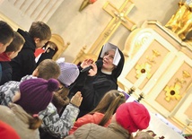  W niedzielę 14 lutego w parafii gościły siostry ze Zgromadzenia Matki Bożej Miłosierdzia z Krakowa
