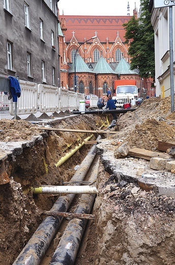  Nowe ciepłowody ułożono m.in. w pobliżu kościoła św. Józefa w Krakowie- -Podgórzu