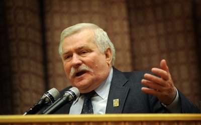 Wałęsa zmienia wersję