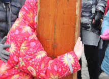 Przytulili się do krzyża