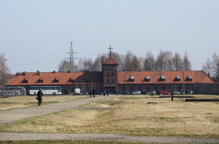 Droga Krzyżowa na terenie KL Auschwitz-Birkenau