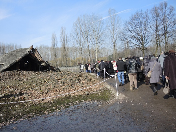 Droga Krzyżowa na terenie KL Auschwitz-Birkenau