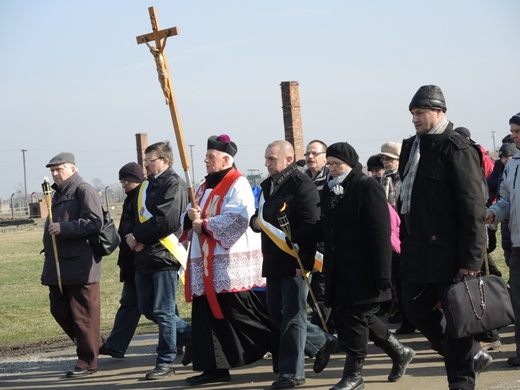 Droga Krzyżowa na terenie KL Auschwitz-Birkenau