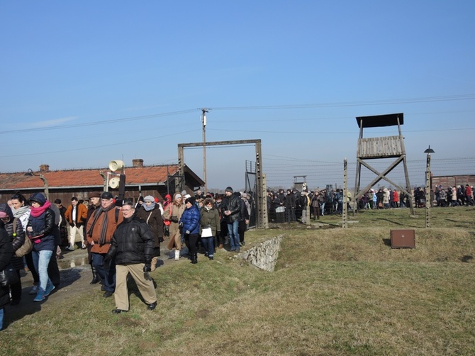 Droga Krzyżowa na terenie KL Auschwitz-Birkenau