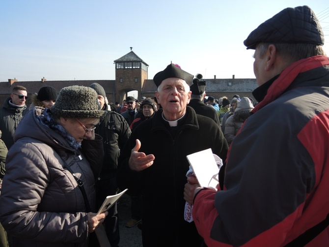 Droga Krzyżowa na terenie KL Auschwitz-Birkenau