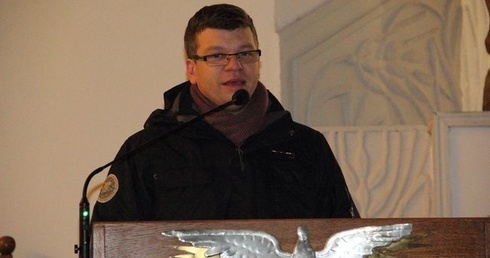 Adoracja Krzyża w kościele św. Józefa w Koszalinie
