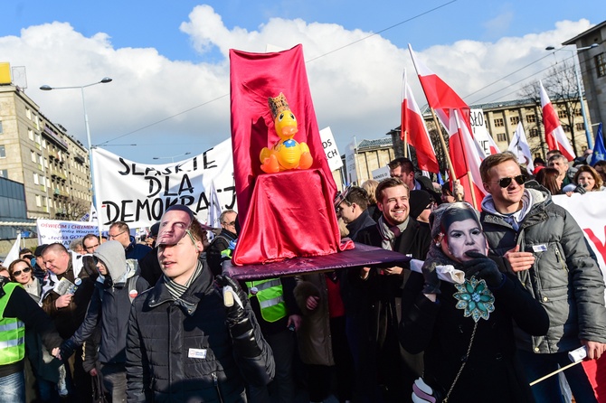 Marsz KOD w obronie Lecha Wałęsy