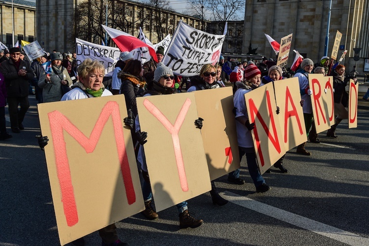 Marsz KOD w obronie Lecha Wałęsy