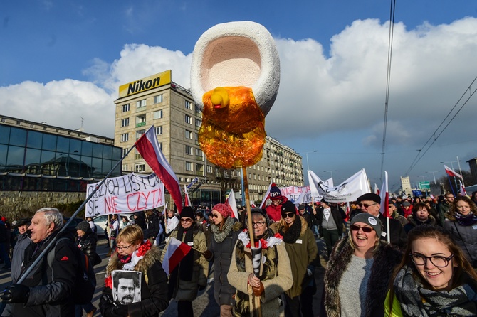 Marsz KOD w obronie Lecha Wałęsy