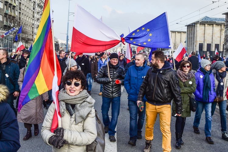 Marsz KOD w obronie Lecha Wałęsy