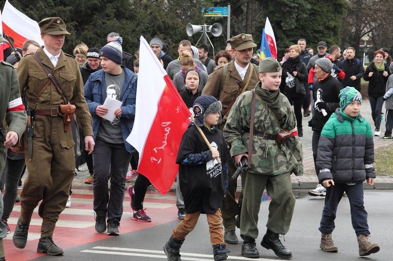 Tropem "Wyklętych"