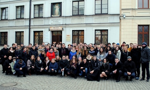 Pamiątkowa fotografia uczestników ogólnopolskiej sesji KSM w Płocku