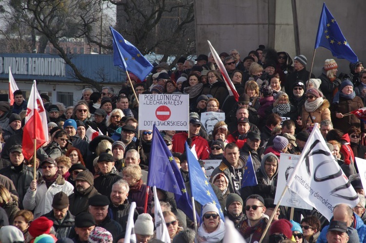 Wiec poparcia dla Lecha Wałęsy