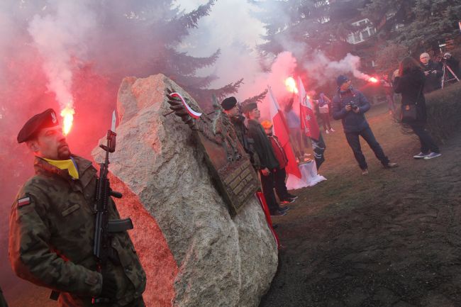 Odsłonięcie pomnika Żołnierzy Wyklętych w Żarach