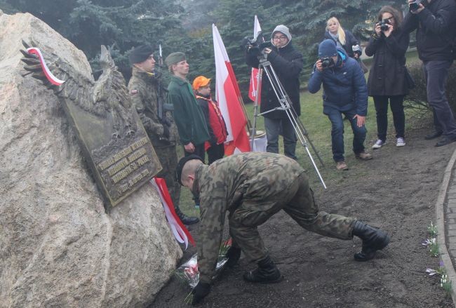Odsłonięcie pomnika Żołnierzy Wyklętych w Żarach