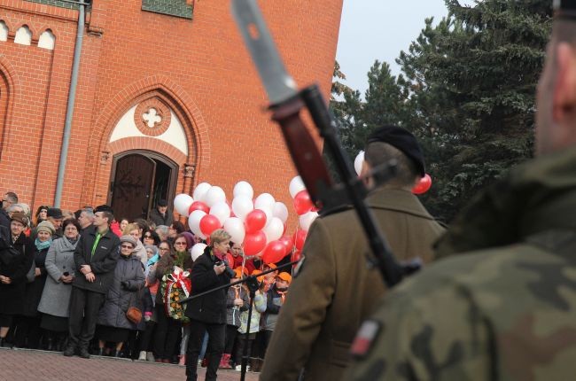 Odsłonięcie pomnika Żołnierzy Wyklętych w Żarach