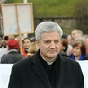 Abp Marc Aillet, metropolita diecezji Bayonne, spłonął jako „kukła” na stosie, bo głośno sprzeciwiał się aborcji we Francji  