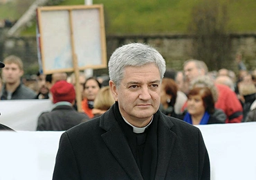 Abp Marc Aillet, metropolita diecezji Bayonne, spłonął jako „kukła” na stosie, bo głośno sprzeciwiał się aborcji we Francji  