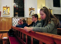Comiesięczna modlitwa w intencji Światowych Dni Młodzieży i projektu MAGIS 2016 w jezuickiej parafii w Bytomiu