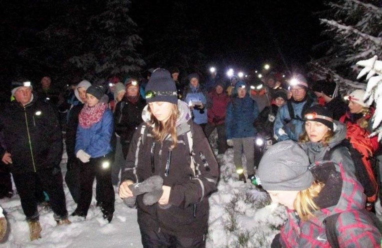 120 osób wyruszyło z Milówki w góry, by w milczeniu przeżywać Drogę Krzyżową