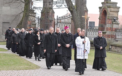 W drodze do kościoła jubileuszowego