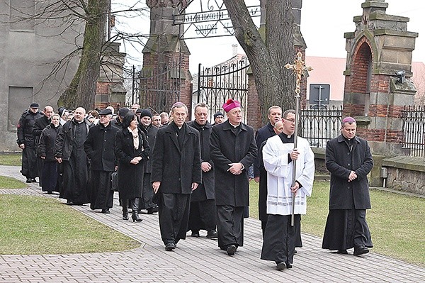 W drodze do kościoła jubileuszowego