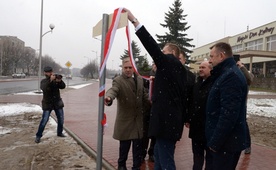 Wstęgę na rondzie Żołnierzy Wyklętych zerwali przedstawiciele władz miasta, powiatu i parlamentrzyści