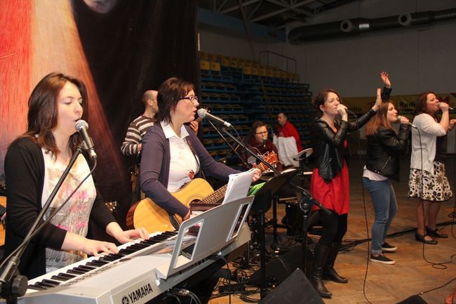 Rekolekcje wielkopostne w hali Gryfia