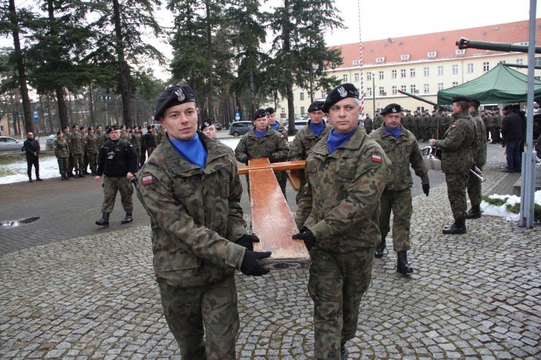 Znaki ŚDM u żołnierzy w Żaganiu