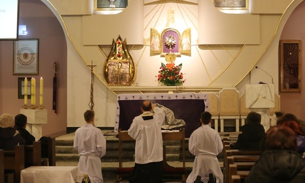Adoracja w kaplicy kościoła NSPJ w Bielsku-Białej