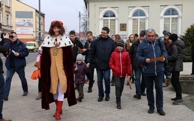 Uczestników zabawy na Miasto Kazimierzowskie odprowadził sam św. Kazimierz