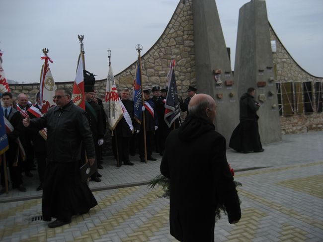 Pomnik Niezłomnym - Ojczyzna w Morawicy