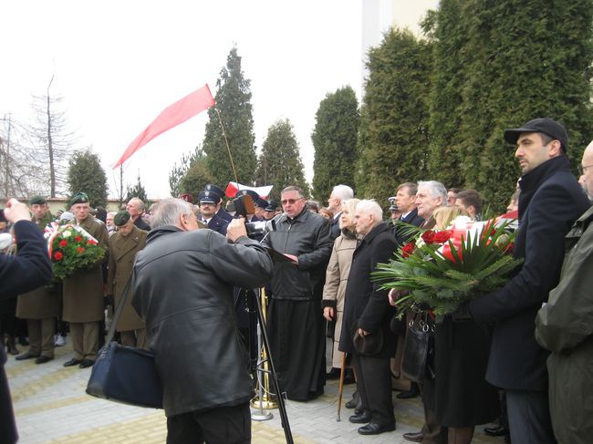 Pomnik Niezłomnym - Ojczyzna w Morawicy