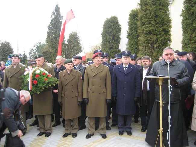 Pomnik Niezłomnym - Ojczyzna w Morawicy