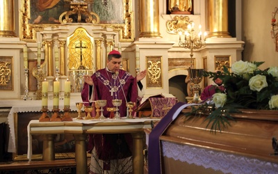 Mszy św. pogrzebowej przewodniczył bp Wojciech Osial
