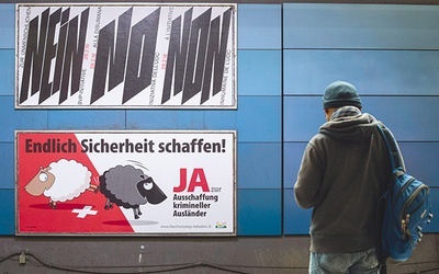 Plakat zwolenników deportacji cudzoziemców w Zurichu