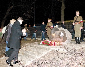  Odsłonięcia tablicy poświęconej „Ince” dokonali potomkowie żołnierzy wyklętych wraz z Markiem Charzewskim, burmistrzem Malborka 