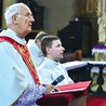 Biskup Ignacy Dec rozpoczął uwielbienie eucharystycznego Jezusa