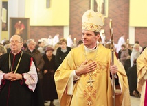– Proszę gorąco, módlcie się za mnie, bym był dobrym i prostym biskupem – świadkiem zmartwychwstałego Pana – mówił bp Mirosław Milewski w swojej rodzinnej parafii