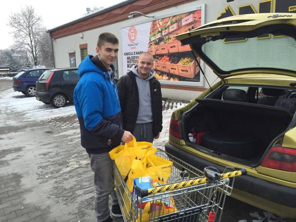 Uczniowie podzielili się z ubogimi