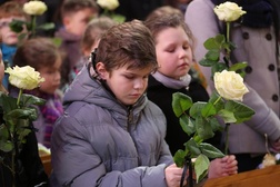 Opłakiwali Klaudię także jej szkolni koledzy i koleżanki