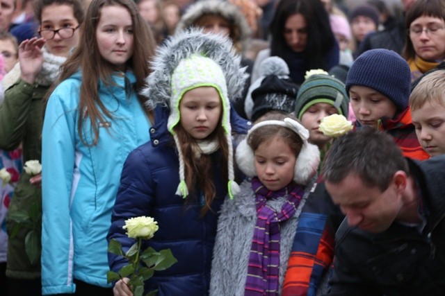 Ostatnie pożegnanie 9-letniej śp. Klaudii Pająk z Pisarzowic