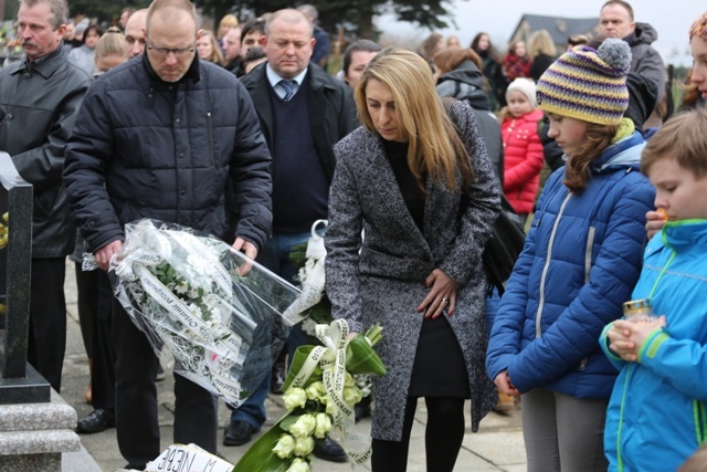 Ostatnie pożegnanie 9-letniej śp. Klaudii Pająk z Pisarzowic