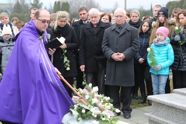 Ostatnie pożegnanie 9-letniej śp. Klaudii Pająk z Pisarzowic